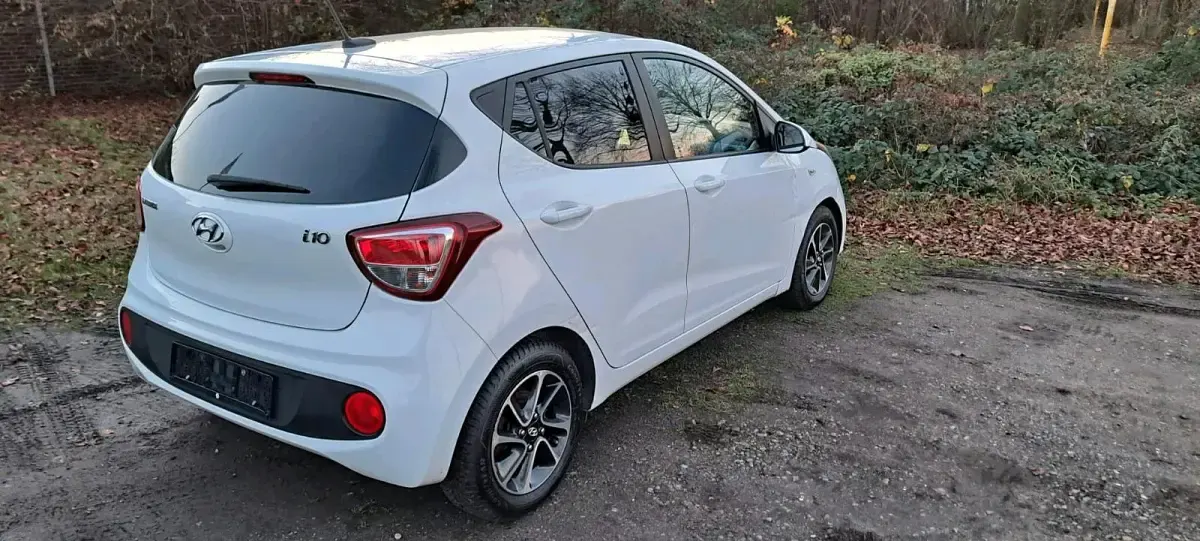 Gebraucht Hyundai i10 67 PS (49 kW) 2017 Weiß Kleinwagen
