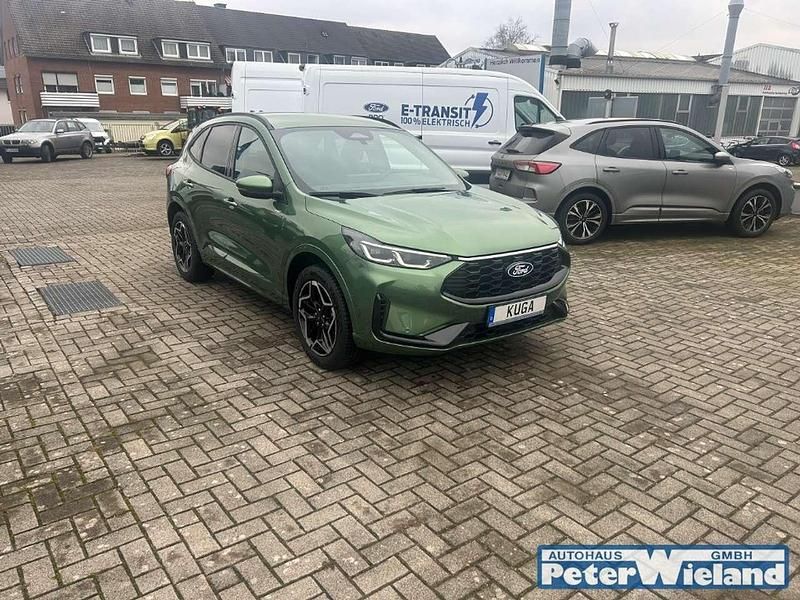 Neu Ford Kuga ST-Line 242 PS (177 kW) 2025 Bursting green SUV