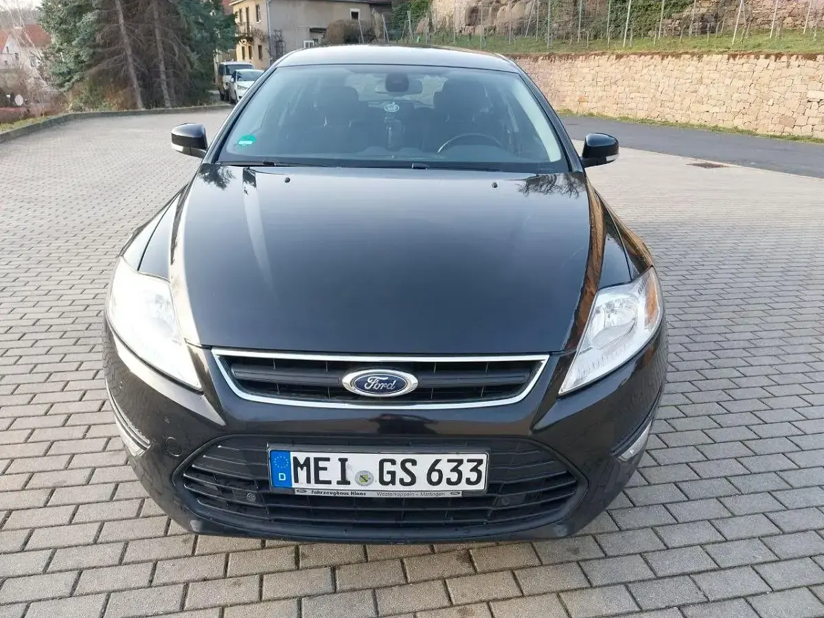 Gebraucht Ford Mondeo 140 PS (102 kW) 2012 Schwarz Kombi
