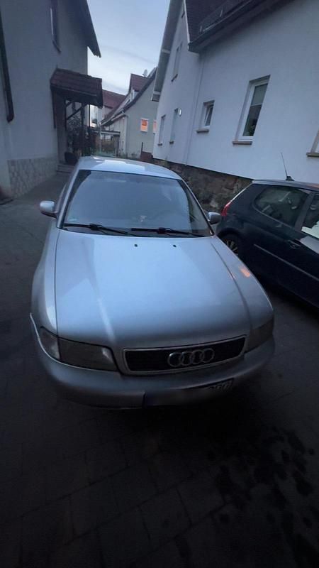 Silber Gebraucht 1998 Audi A4 Limousine | 800 € (Superpreis) - Bild 1/4