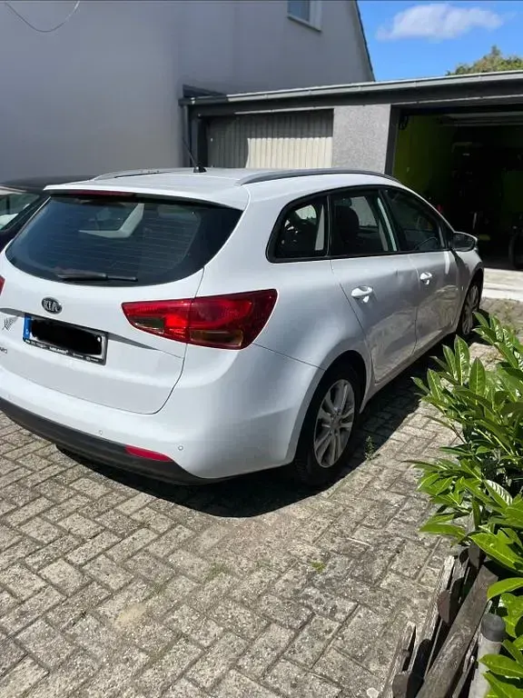 Gebraucht Kia Ceed Sportswagon Attract 99 PS (72 kW) 2013 Weiß Kombi