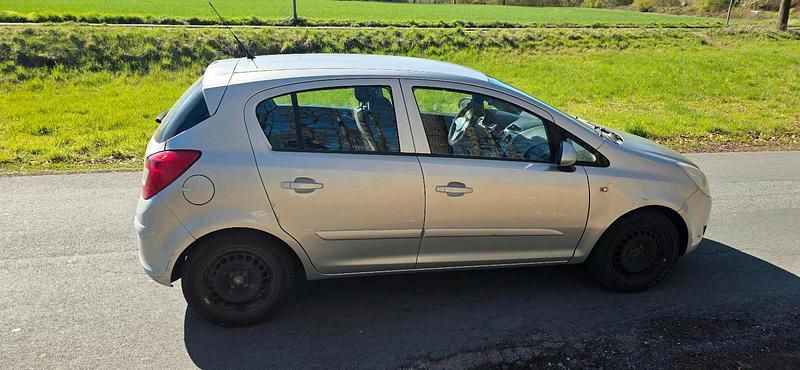 Gebraucht Opel Corsa 75 PS (55 kW) 2008 Silber Kleinwagen