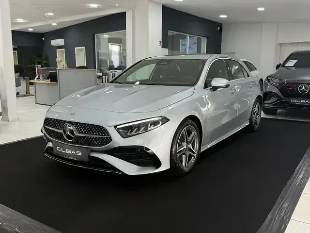 Gebraucht Mercedes A200 AMG 150 PS (110 kW) 2025 Silber Limousine