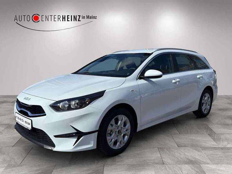 Carraraweiß Neu 2025 Kia Ceed Sportswagon Comfort Kombi | 26.490 € (Guter Preis) - Bild 1/4