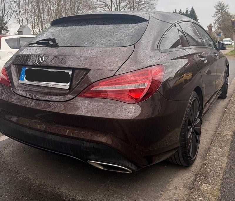 Gebraucht Mercedes CLA180 Shooting Brake 122 PS (89 kW) 2018 Braun Kombi