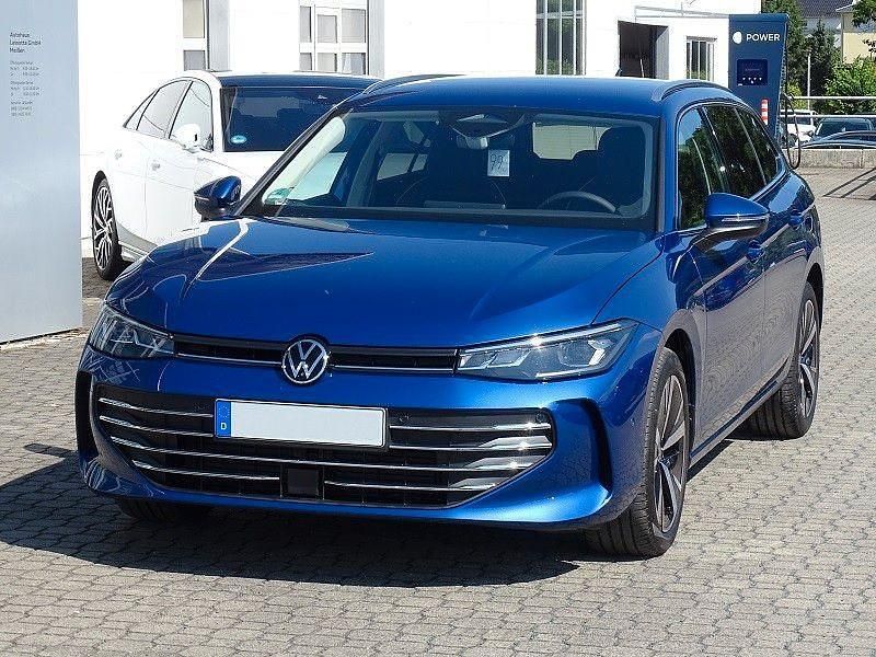 Gebraucht VW Passat IQ Drive 150 PS (110 kW) 2025 Blau Kombi