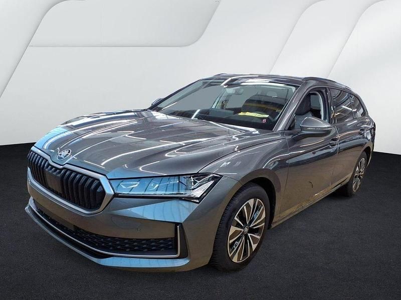 Gebraucht Skoda Superb Selection 150 PS (110 kW) 2025 Graphitegrau Kombi