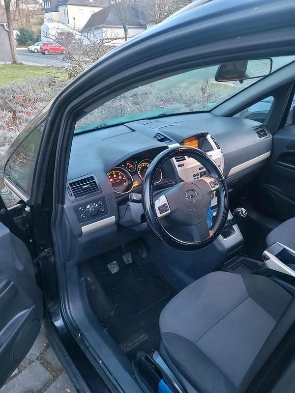 Gebraucht Opel Zafira 150 PS (110 kW) 2010 Schwarz Van / Kleinbus