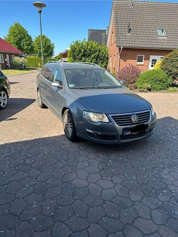 Grau Gebraucht 2007 VW Passat Highline Kombi | 2.100 € (Superpreis) - Bild 1/4
