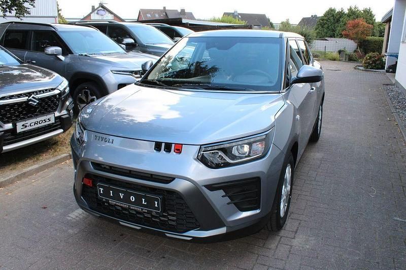 Grau Neu 2025 Ssangyong (KGM) Tivoli SUV | 21.995 € - Bild 1/4