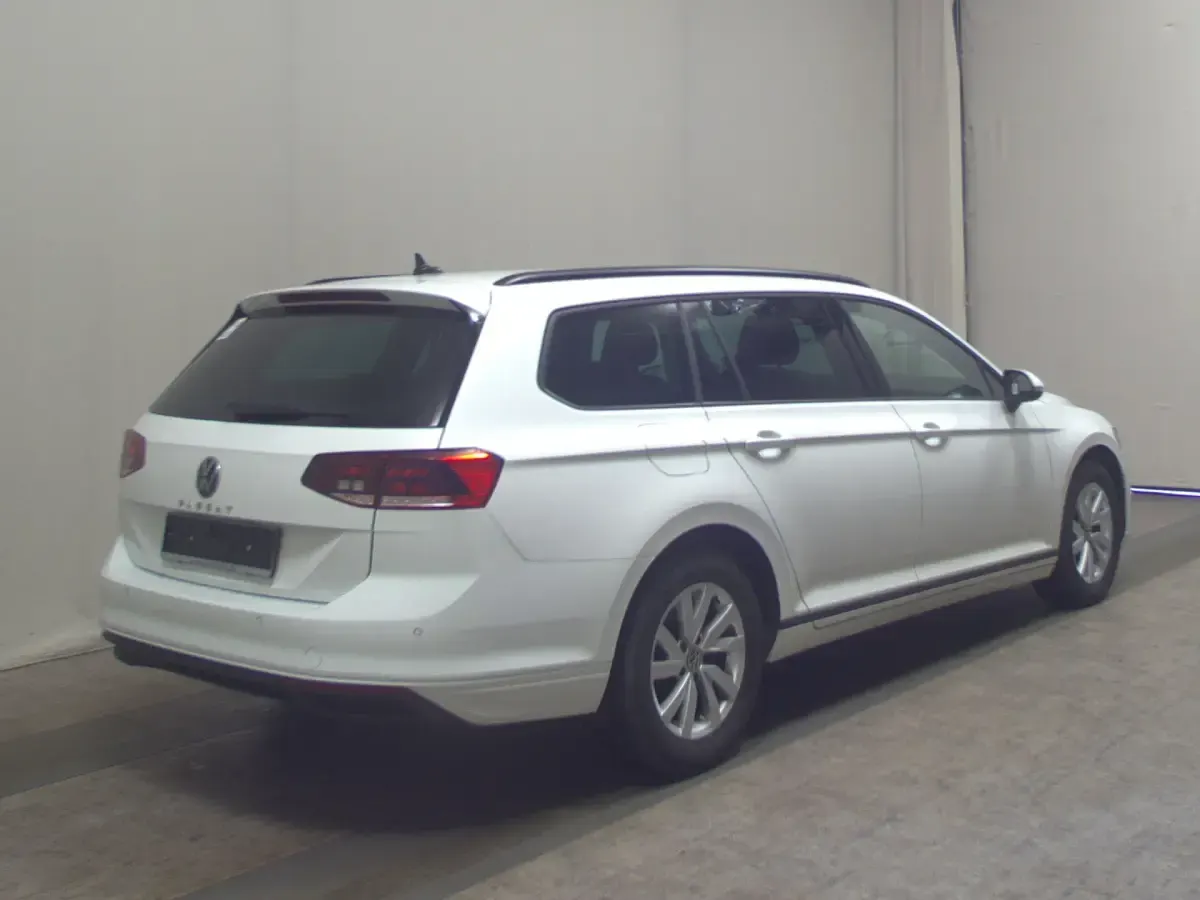Gebraucht VW Passat 150 PS (110 kW) 2021 Weiss Kombi