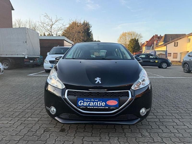 Gebraucht Peugeot 208 Active 82 PS (60 kW) 2012 Schwarz Kleinwagen