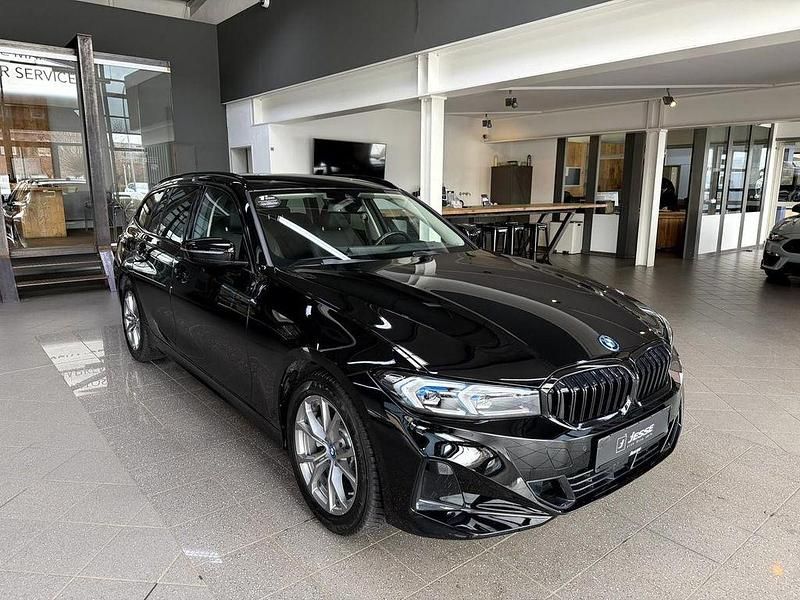 Gebraucht BMW 320e Sport Line 204 PS (150 kW) 2024 Schwarz Kombi