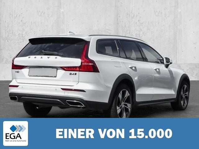 Gebraucht Volvo V60 CC Pro 197 PS (144 kW) 2022 Weiß Kombi