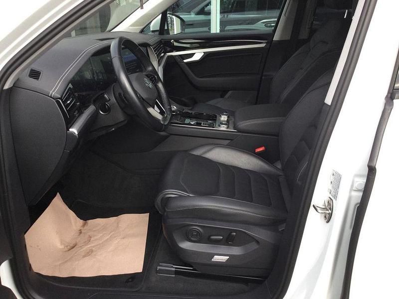 Gebraucht VW Touareg 231 PS (169 kW) 2022 Oryxweiß perlmutteffekt (metallic) SUV