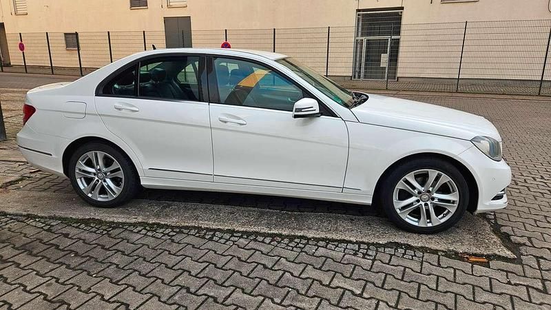Gebraucht Mercedes C180 Avantgarde 156 PS (114 kW) 2013 Weiß Limousine