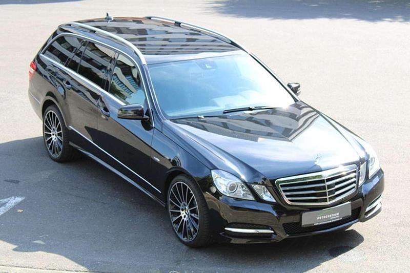 Obsidianschwarz metallic Gebraucht 2010 Mercedes E250 Kombi | 11.490 € (Etwas zu teuer) - Bild 1/4