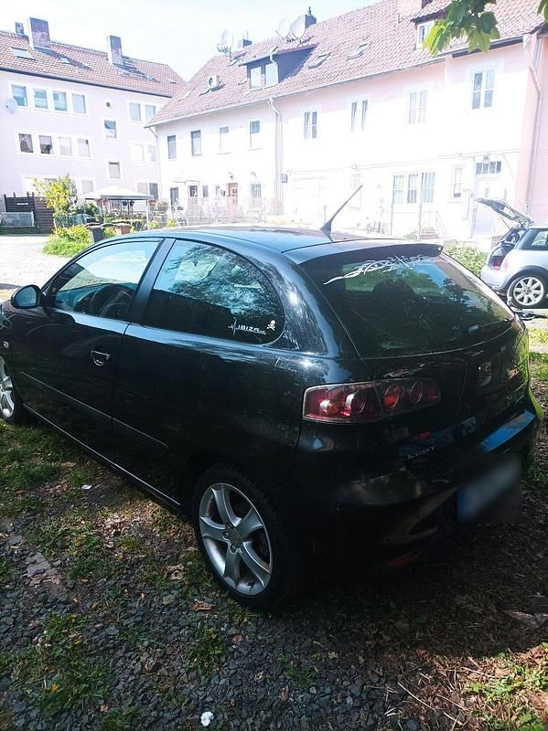 Używany Seat Ibiza 101 KM (74 kW) 2005 Czarny Hatchback