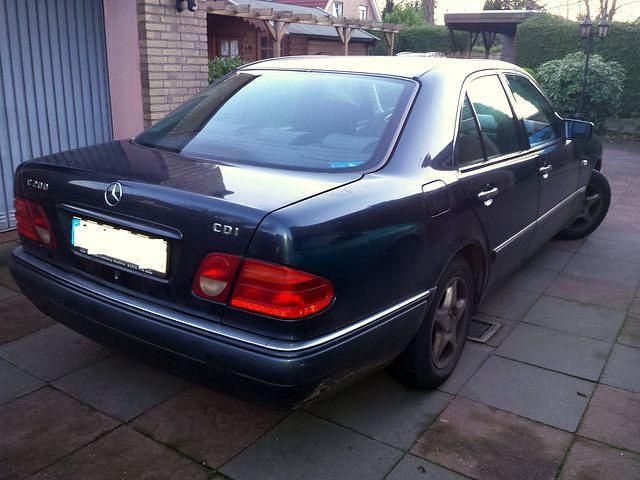 Gebraucht Mercedes E200 Elegance 102 PS (75 kW) 1999 Schwarz Limousine