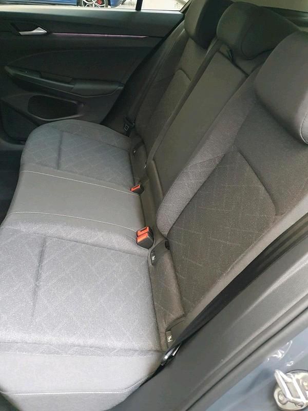 Gebraucht VW Golf VIII 130 PS (95 kW) 2022 Grau Limousine