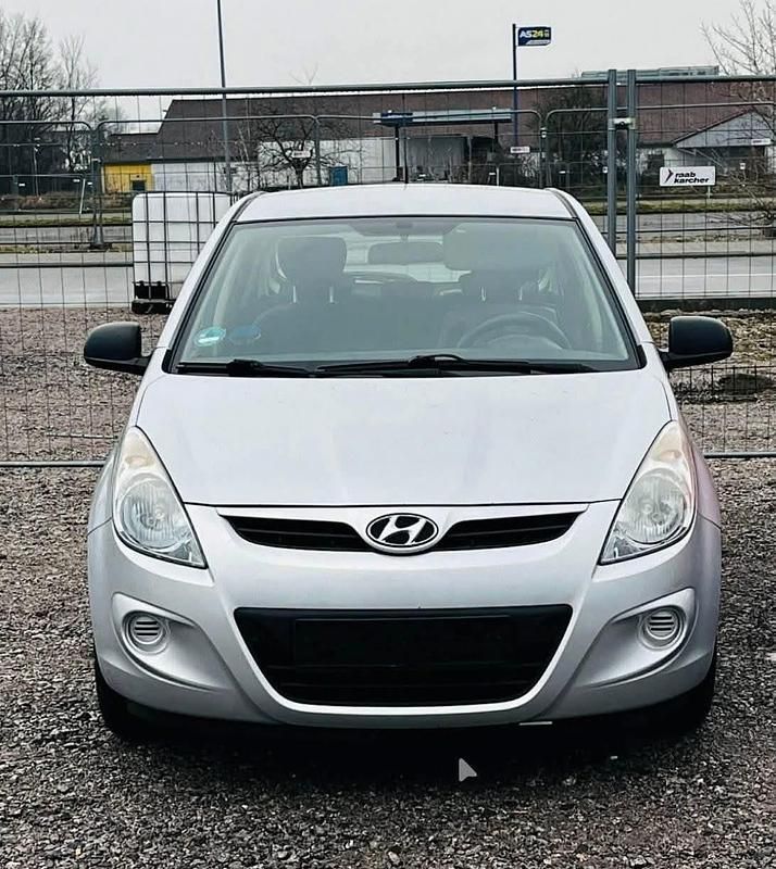 Gebraucht Hyundai i20 2012 Silber Kleinwagen