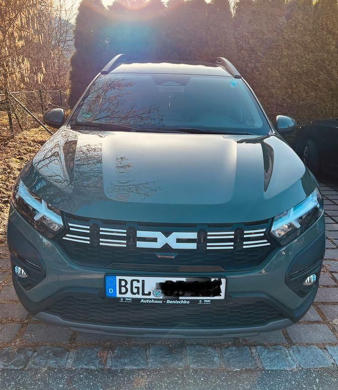 Używany Dacia Jogger Expression 110 KM (80 kW) 2025 Zielony Minivan