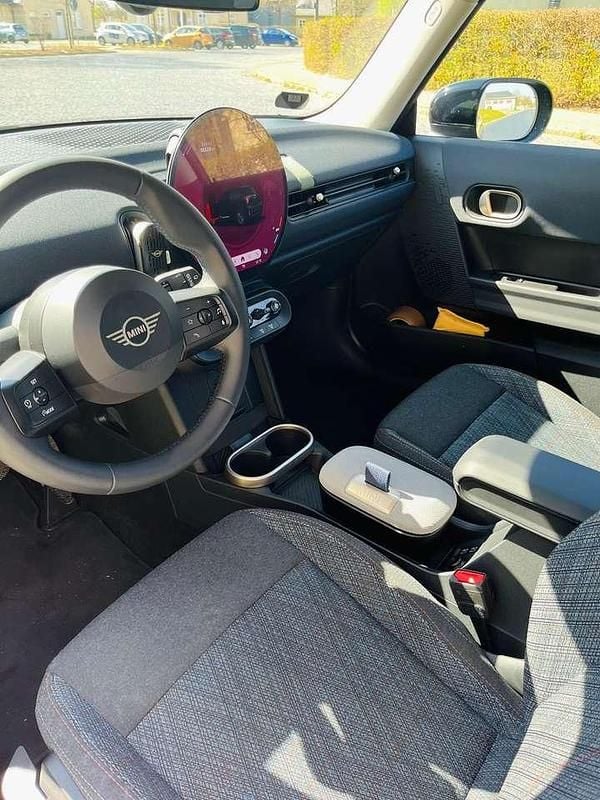 Gebraucht Mini Cooper Essential 156 PS (114 kW) 2024 Schwarz Kleinwagen