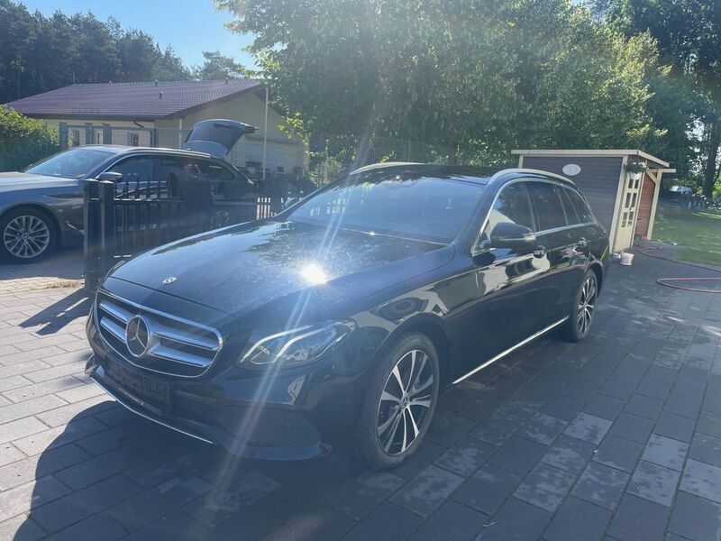 Ung. schwarz unilack Gebraucht 2018 Mercedes E400 Kombi | 26.900 € (Fairer Preis) - Bild 1/4