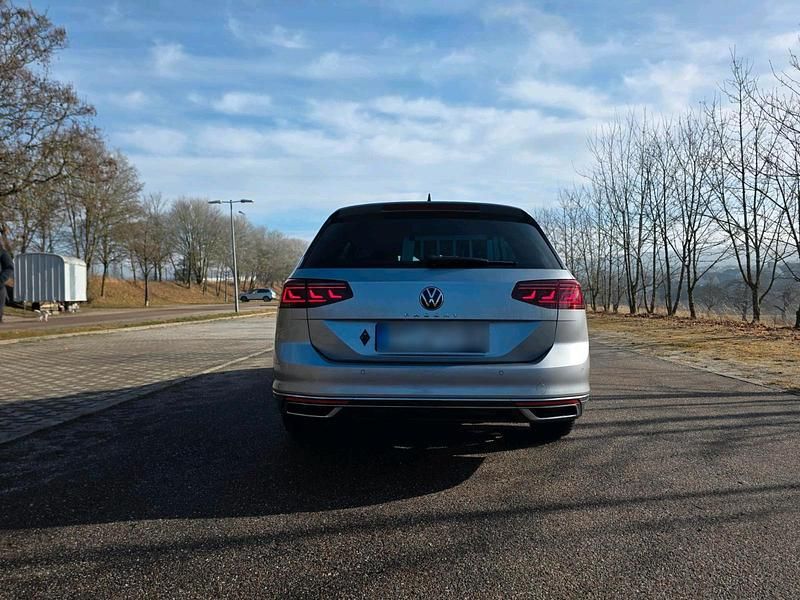 Gebraucht VW Passat 150 PS (110 kW) 2021 Silber Kombi