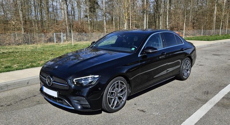 Schwarz Gebraucht 2021 Mercedes E220 AMG Limousine | 41.880 € (Etwas zu teuer) - Bild 1/4