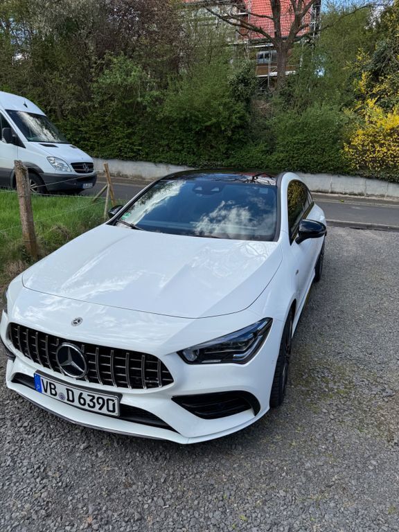 Weiß Gebraucht 2023 Mercedes CLA35 AMG Shooting Brake AMG Kombi | 40.900 € (Guter Preis) - Bild 1/4
