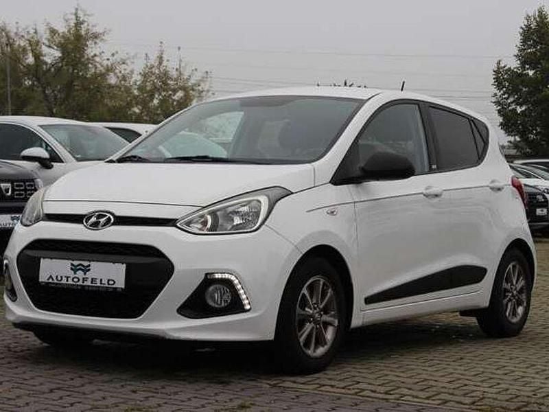 Weiß Gebraucht 2016 Hyundai i10 Passion Kleinwagen | 6.800 € (Fairer Preis) - Bild 1/4