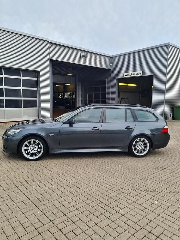 Gebraucht BMW 525 197 PS (144 kW) 2007 Grau Kombi
