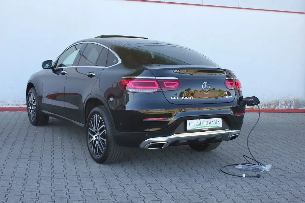 Gebraucht Mercedes GLC300de 306 PS (225 kW) 2022 197u obsidianschwarz metallic Coupé