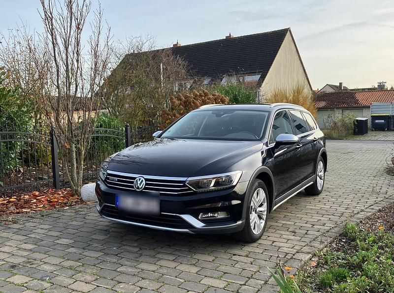 Schwarz Gebraucht 2016 VW Passat Kombi | 16.500 € (Teuer) - Bild 1/4