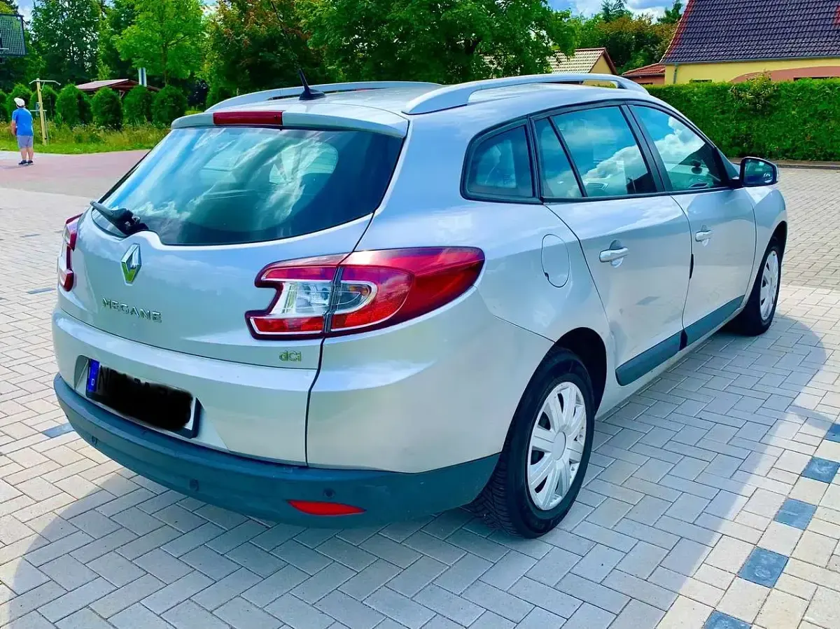 Gebraucht Renault Mégane GrandTour Initiale Paris 110 PS (80 kW) 2013 Silber Kombi