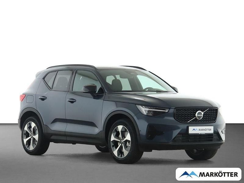 Neu Volvo XC40 Plus 163 PS (119 kW) 2026 Blau SUV