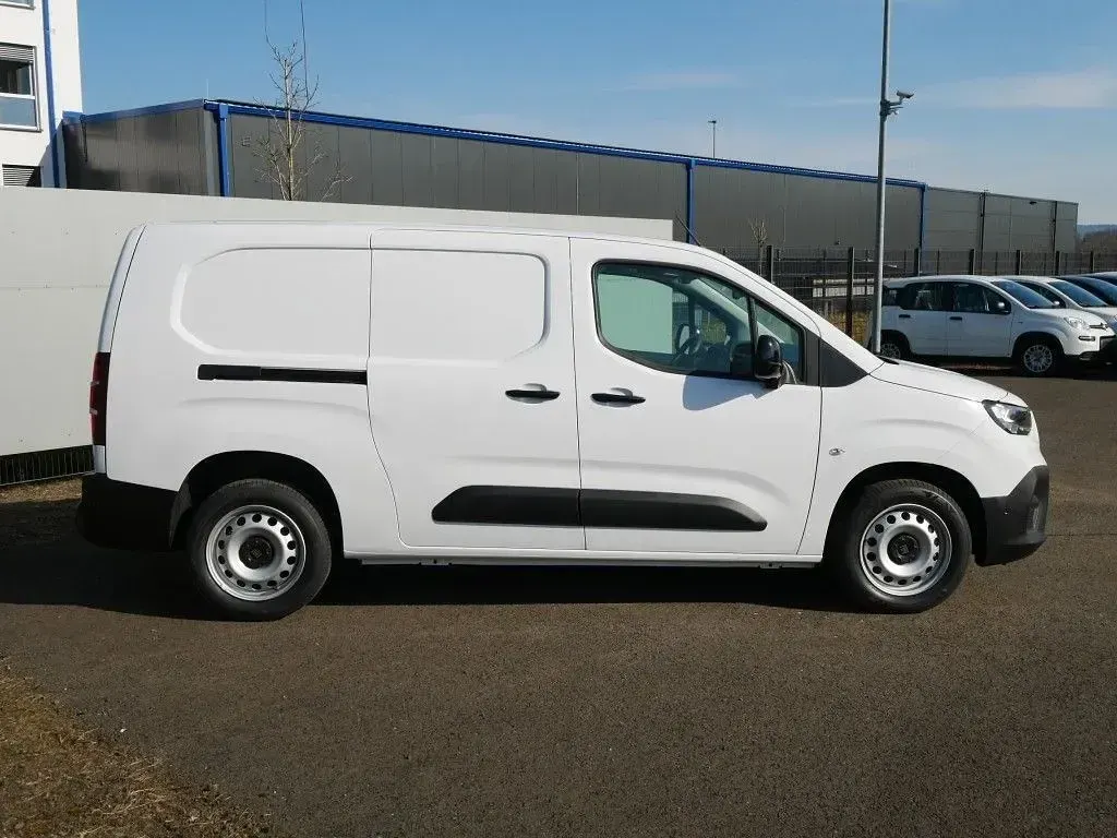Neu Fiat Doblò 131 PS (96 kW) 2025 Weiß Van / Kleinbus