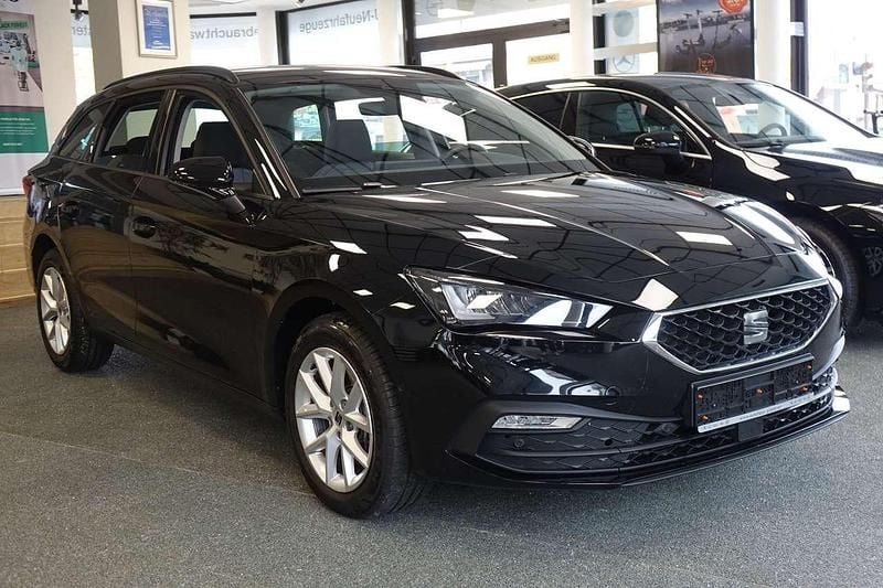 Mitternachtschwarz Gebraucht 2024 Seat Leon Style Kombi | 24.900 € (Guter Preis) - Bild 1/4