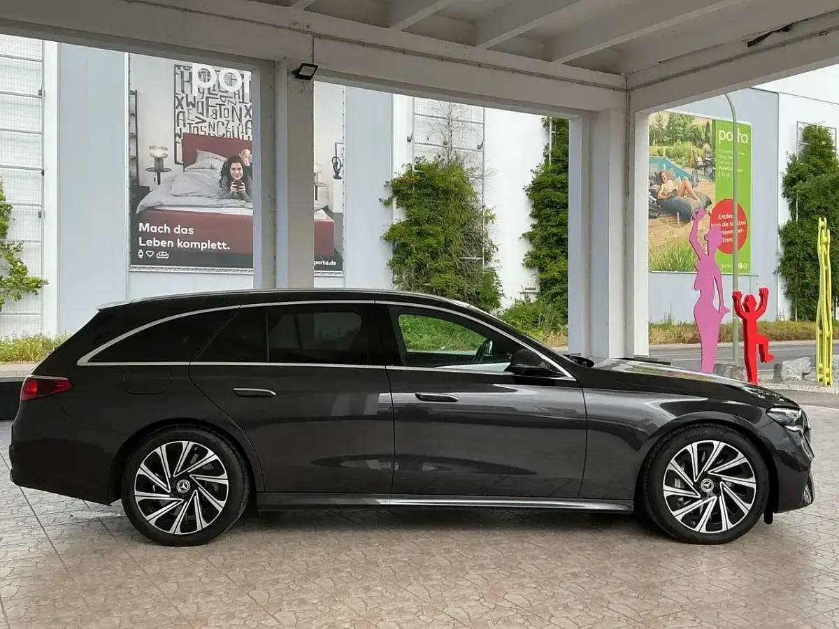 Gebraucht Mercedes E300 Avantgarde 313 PS (230 kW) 2024 Metalliclack graphitgrau metallic Kombi