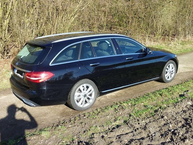 Gebraucht Mercedes C220 Avantgarde 170 PS (125 kW) 2018 Schwarz Kombi