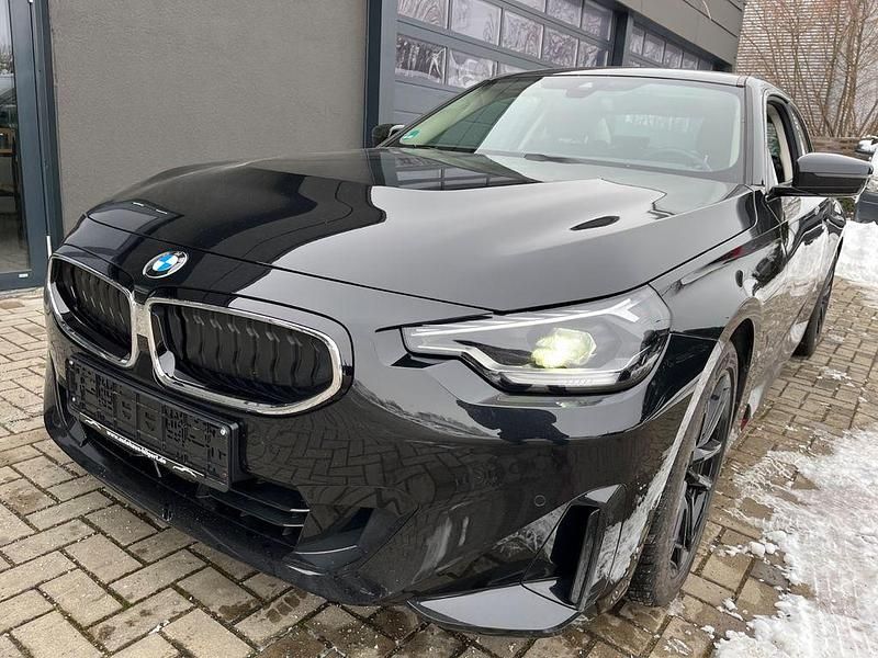 Schwarz Gebraucht 2024 BMW 218 Sport Line Coupé | 30.999 € (Superpreis) - Bild 1/4