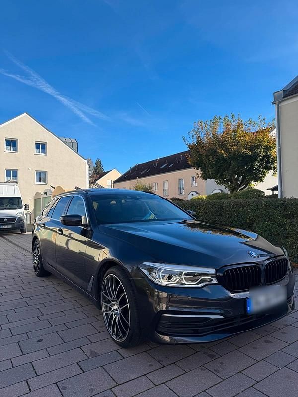 Grau Gebraucht 2017 BMW 530 Kombi | 17.900 € (Fairer Preis) - Bild 1/4