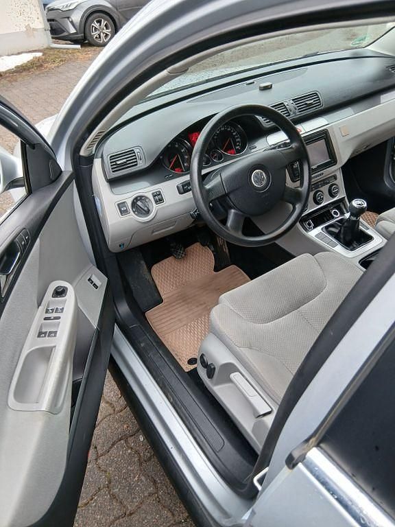 Gebraucht VW Passat Highline 116 PS (85 kW) 2006 Silber Limousine