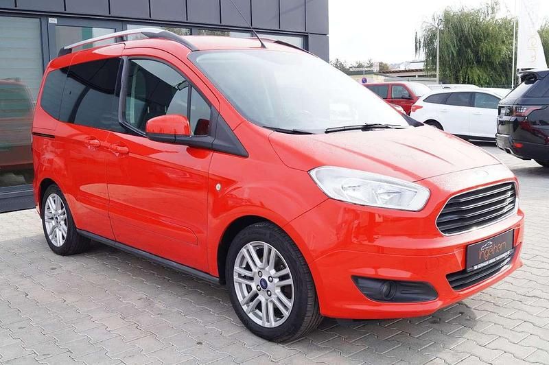 Racerot Gebraucht 2017 Ford Tourneo Courier Titanium Van / Kleinbus | 5.990 € (Fairer Preis) - Bild 1/4