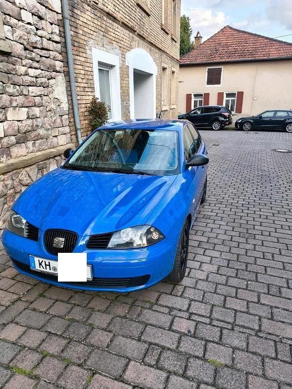 Blau Gebraucht 2003 Seat Ibiza Kleinwagen | 900 € (Guter Preis) - Bild 1/4