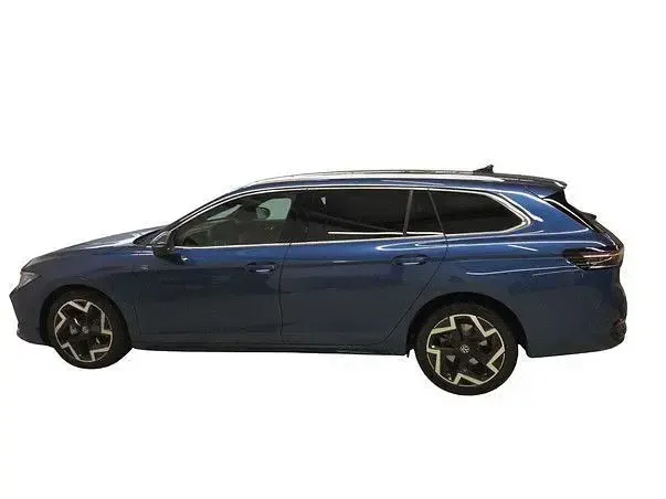 Gebraucht VW Passat R-line 150 PS (110 kW) 2025 Blau Kombi