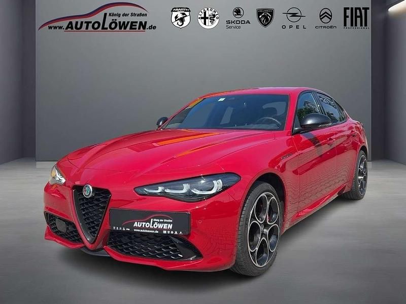 Rot (dunkelrot) Gebraucht 2023 Alfa Romeo Giulia Competizione Limousine | 35.770 € (Guter Preis) - Bild 1/4