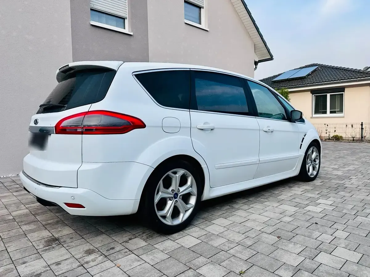 Używany Ford S-MAX Titanium S 163 KM (119 kW) 2015 Biały Minivan