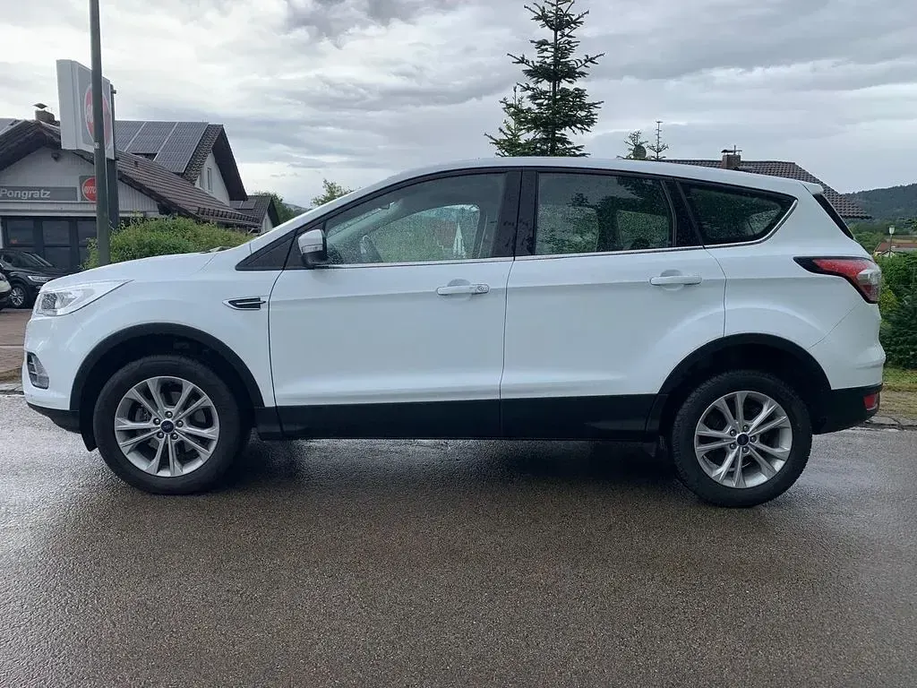 Gebraucht Ford Kuga Titanium 150 PS (110 kW) 2018 Weiß SUV